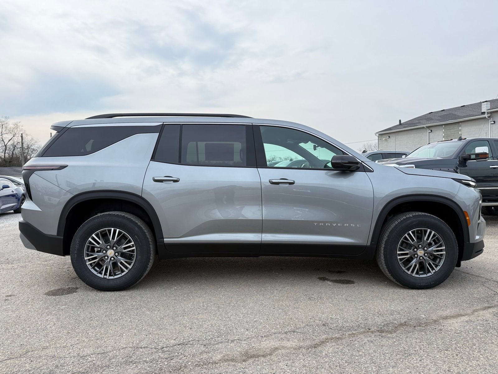 New 2026 Chevrolet Traverse LT image 8