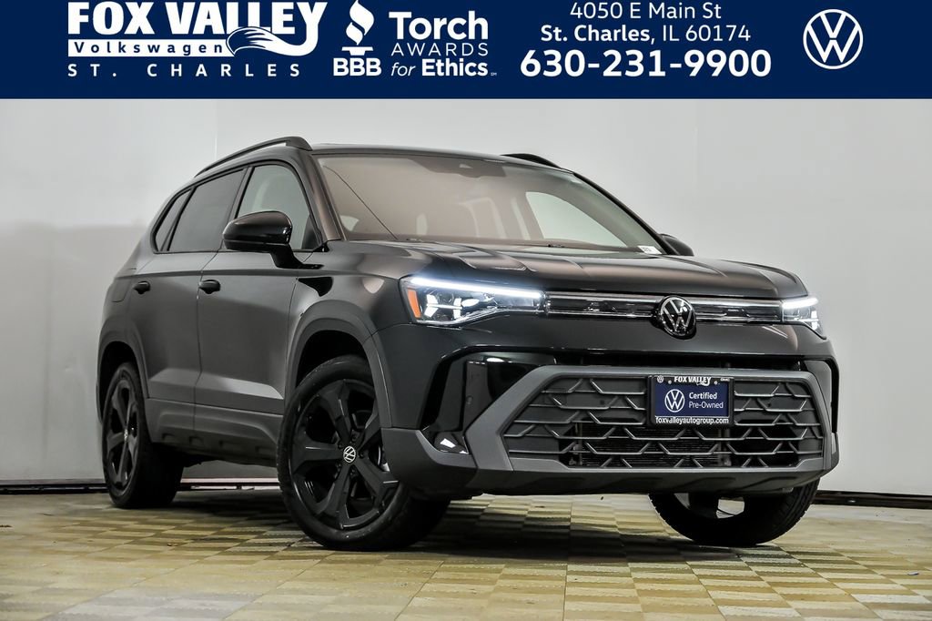 Used 2025 Volkswagen Taos SE AWD/4WD image 1