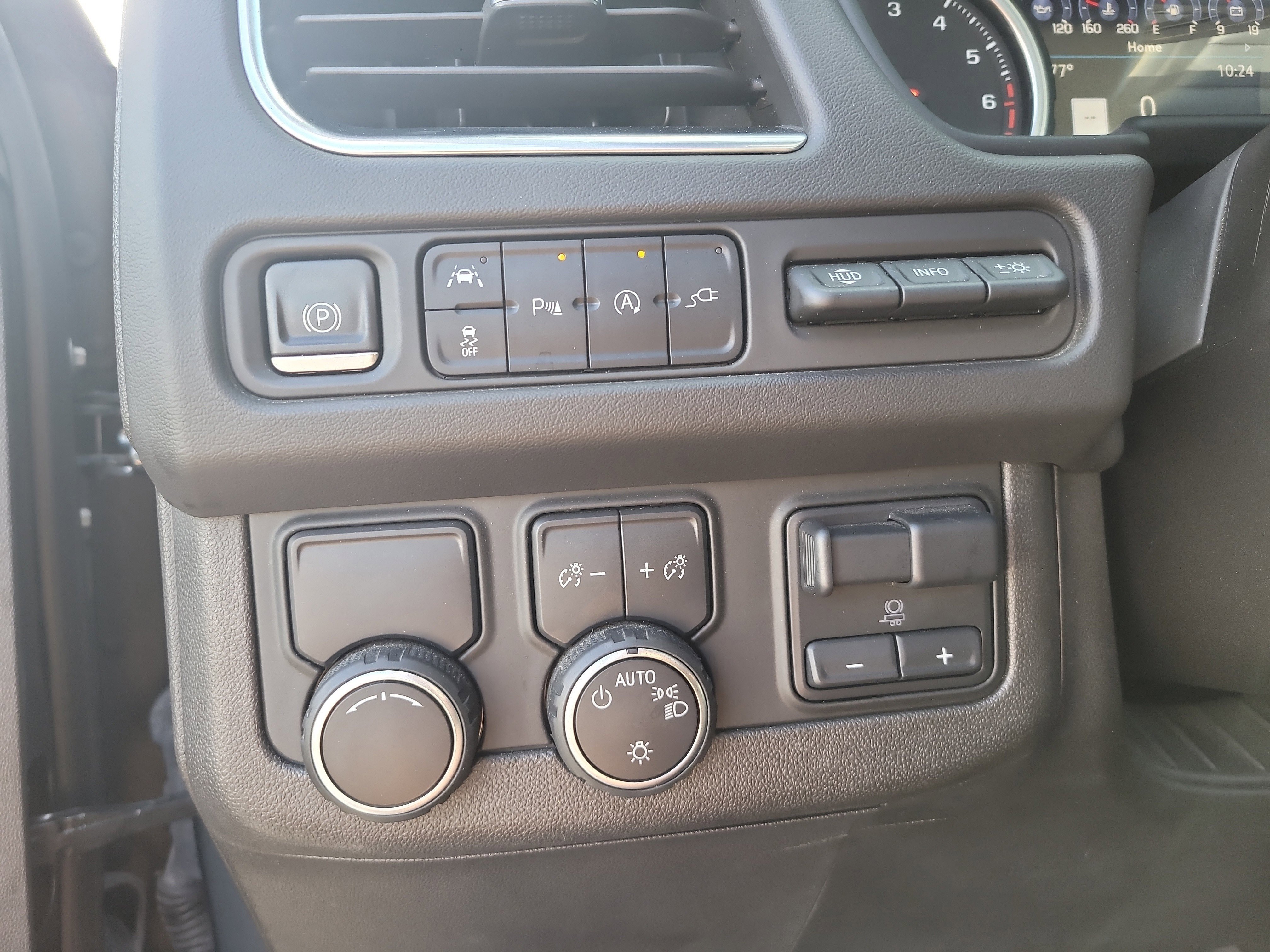 Used 2021 Chevrolet Suburban Premier w/ Premium Package image 31