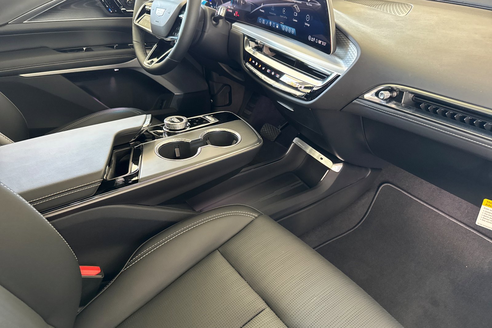 New 2026 Cadillac Lyriq Signature Sport w/ LPO, Floor Liner Package image 16