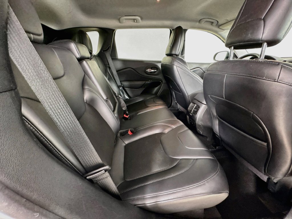 Used 2020 Jeep Cherokee Latitude Plus FWD image 33