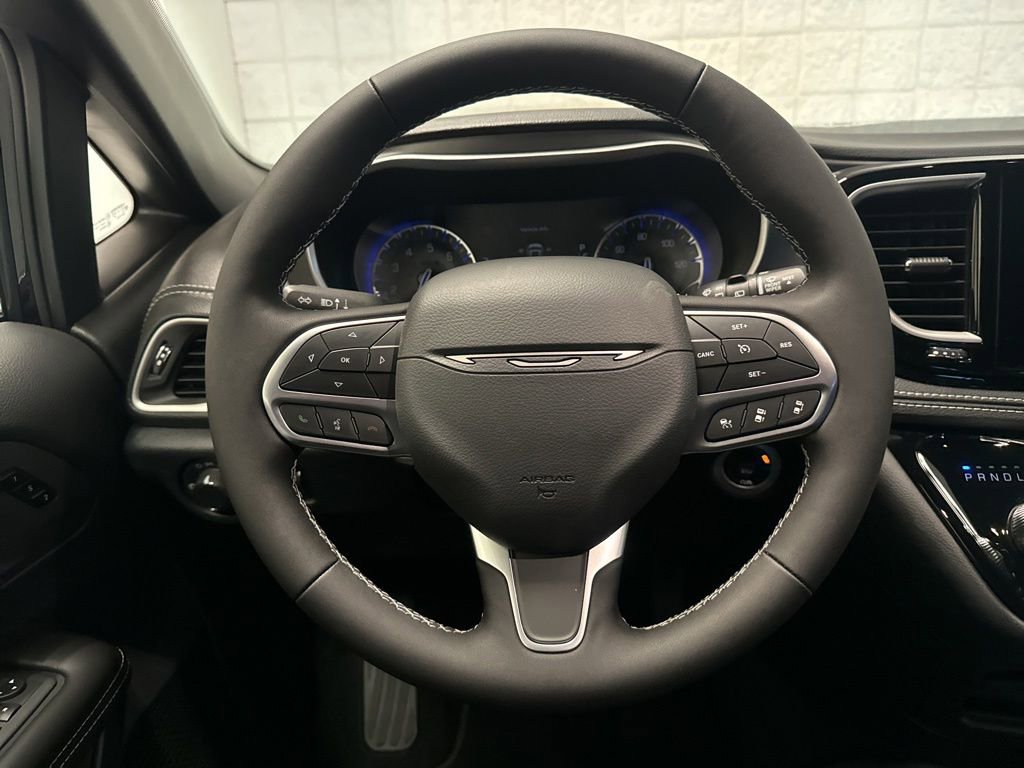 New 2027 Chrysler Pacifica Select AWD/4WD image 24