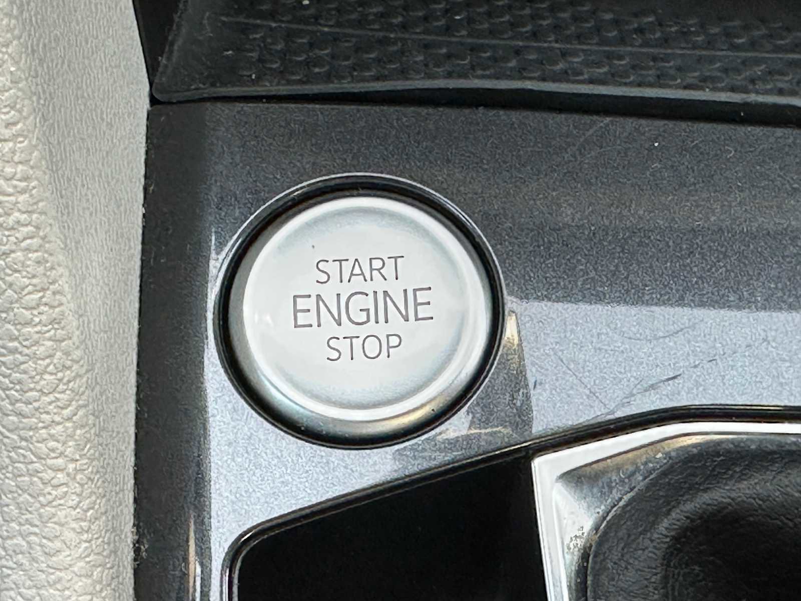 Used 2022 Volkswagen Tiguan SEL R-Line image 35