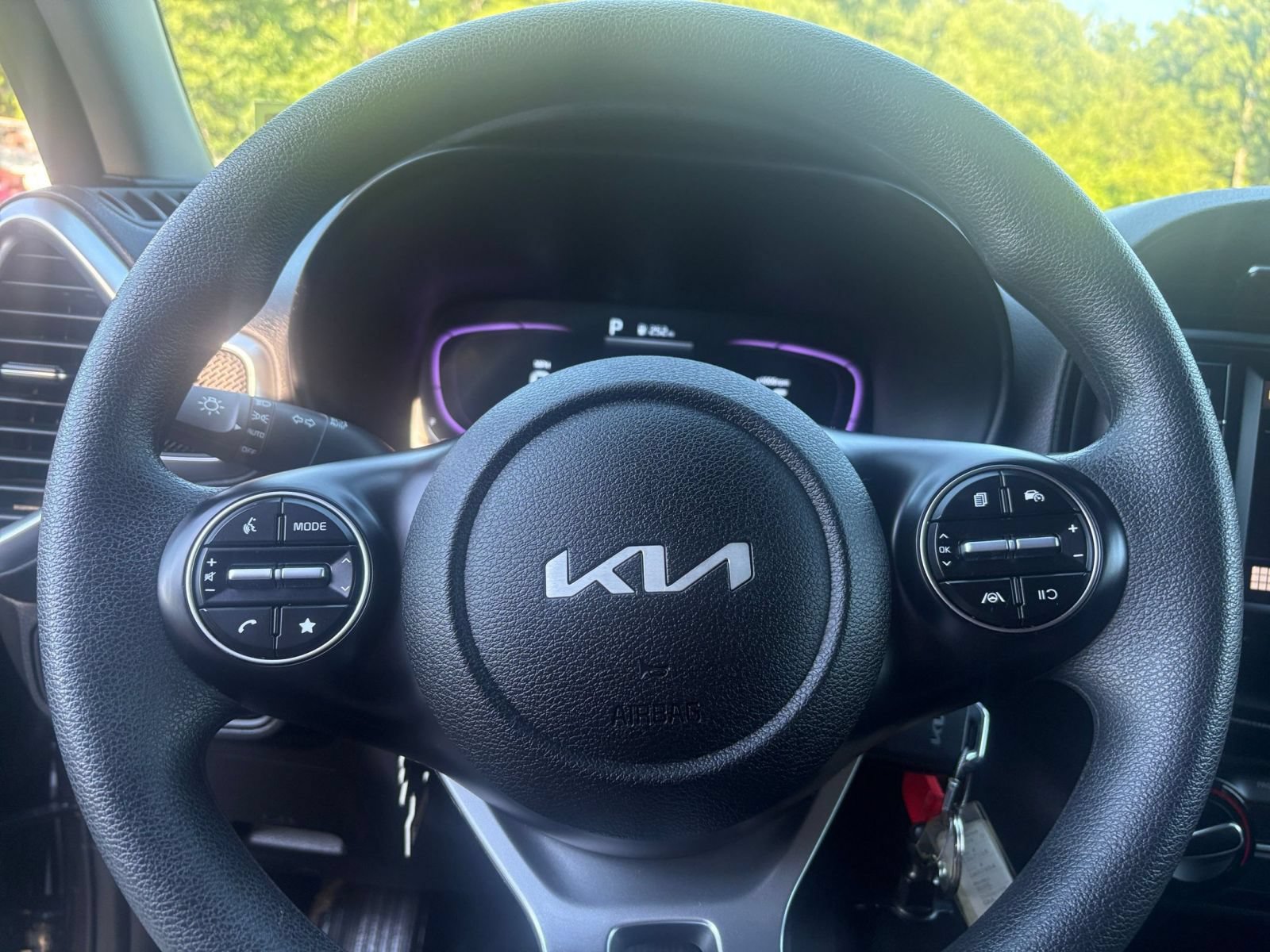 Used 2025 Kia Soul LX w/ LX Technology Package FWD image 24