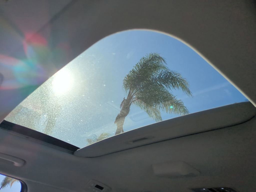 New 2026 Kia Carnival SX w/ SX Dark Edition Package FWD image 19