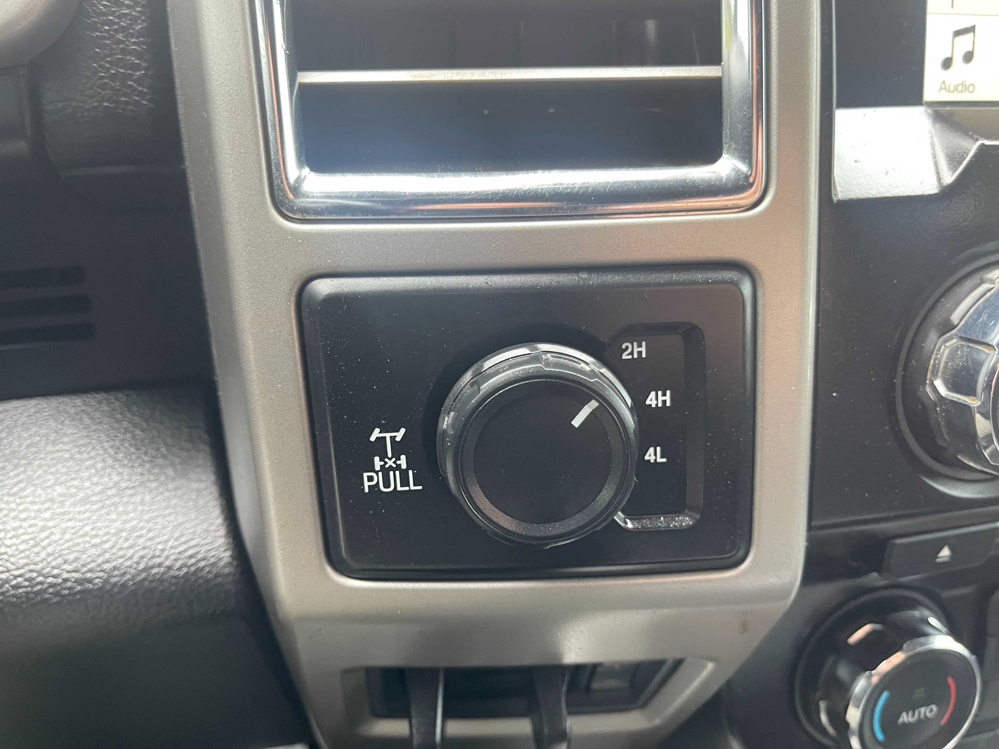 Used 2017 Ford F250 Lariat w/ Lariat Value Package AWD/4WD image 32