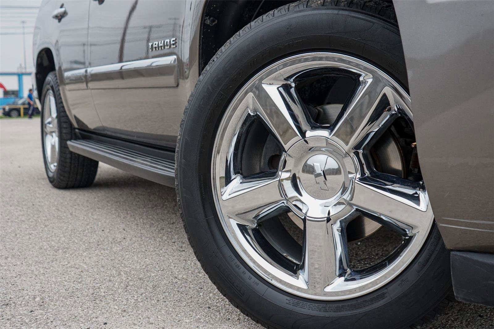 Used 2011 Chevrolet Tahoe LTZ RWD image 2