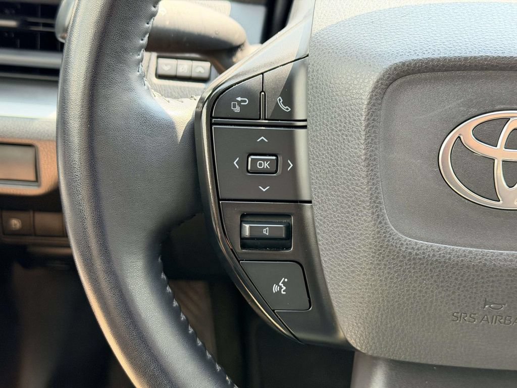 Used 2024 Toyota Prius LE FWD image 9