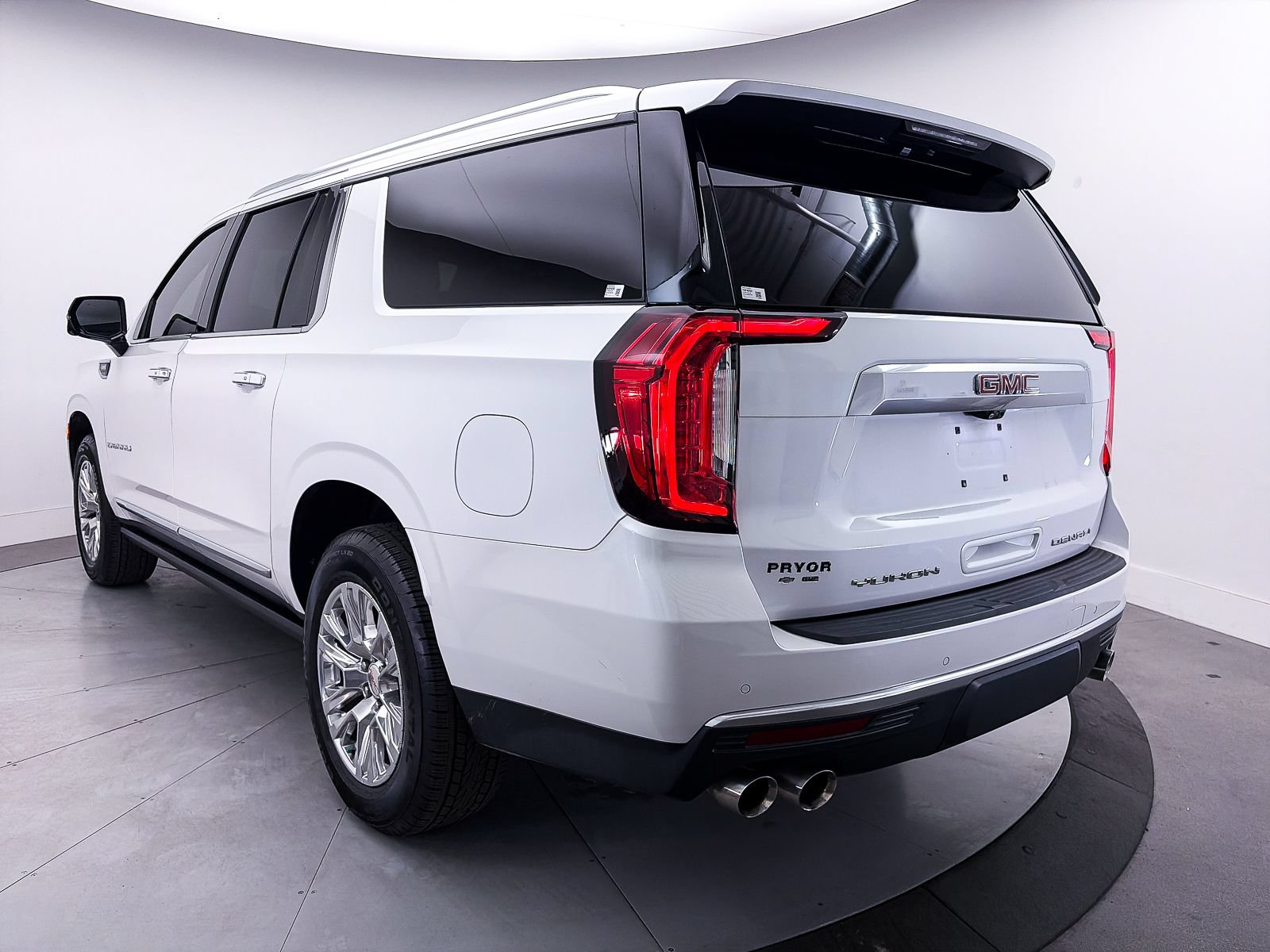 Used 2021 GMC Yukon XL Denali w/ Denali Ultimate Package RWD image 17