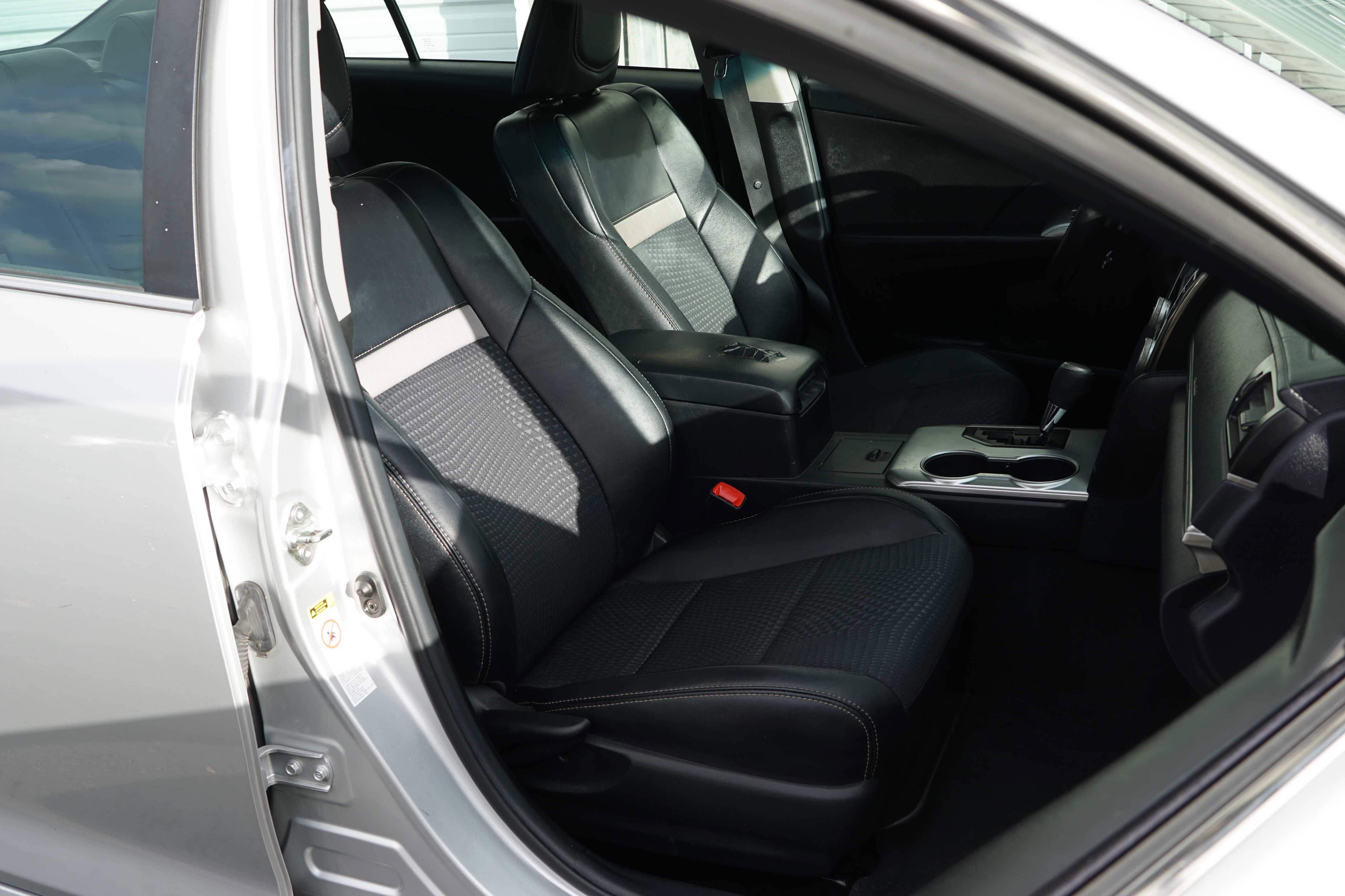 Used 2014 Toyota Camry SE image 35