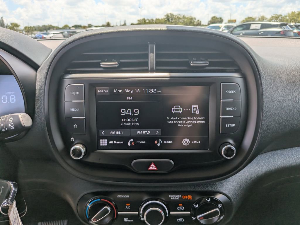 Certified 2025 Kia Soul LX w/ LX Technology Package FWD image 22