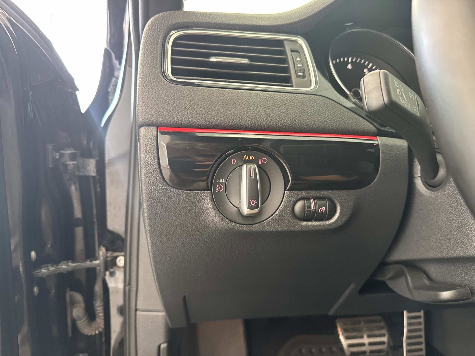 Used 2018 Volkswagen Jetta GLI FWD image 32