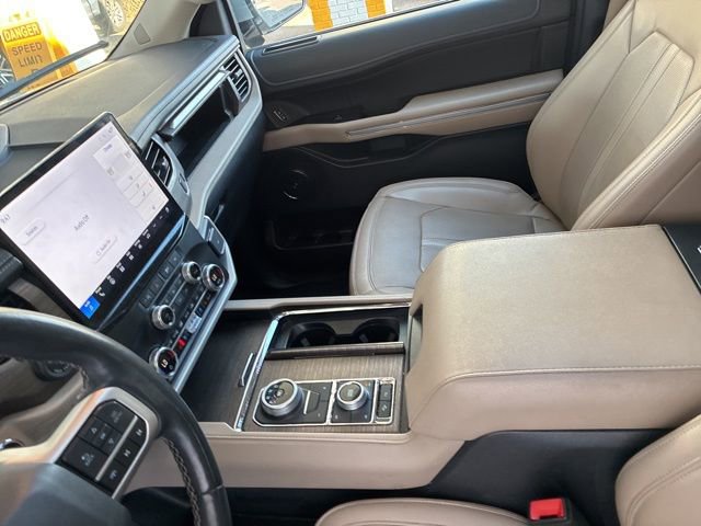 Used 2023 Ford Expedition Limited image 19