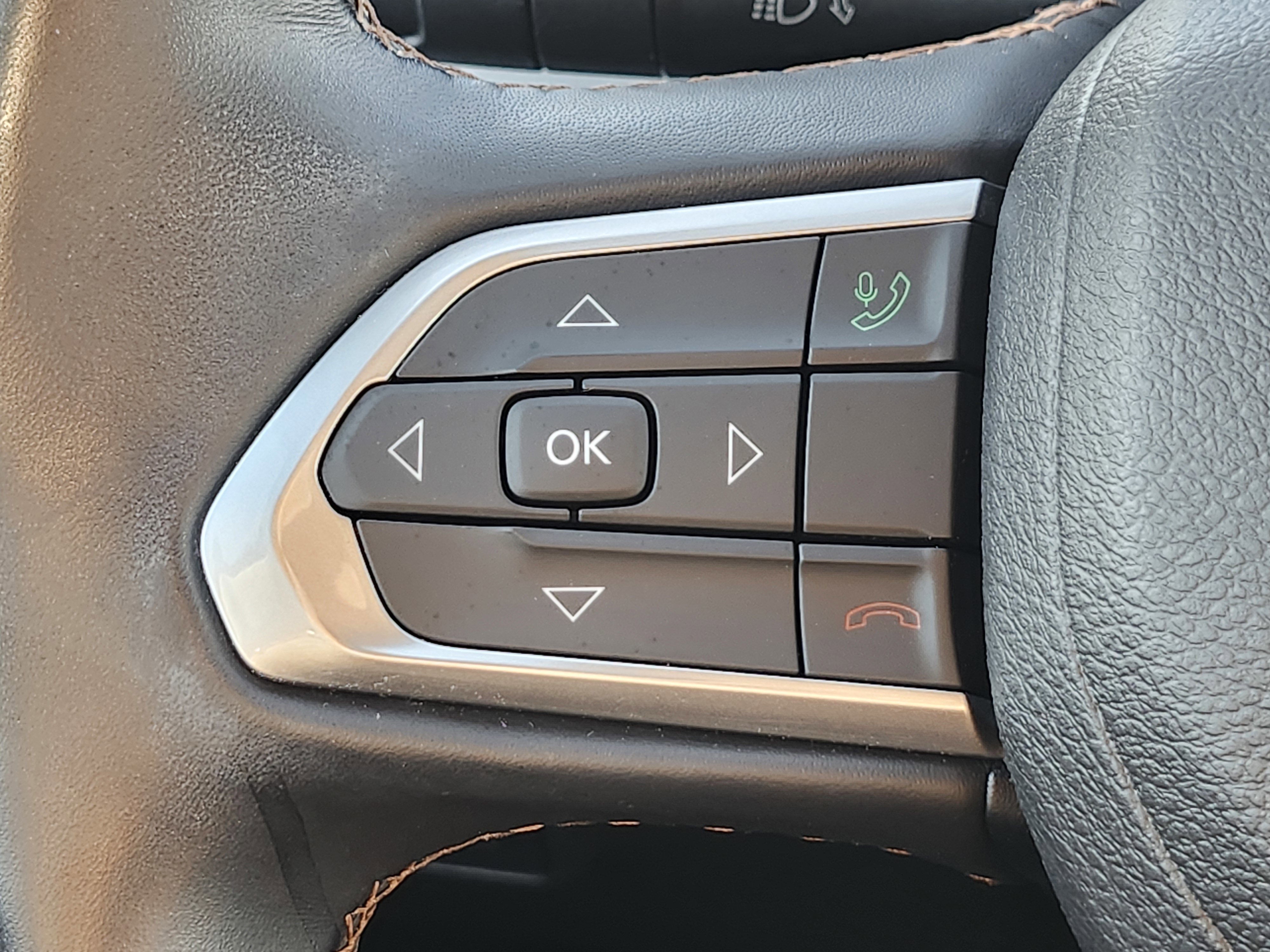 Used 2022 Jeep Compass Limited image 32