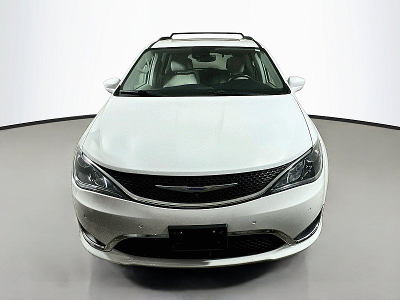 Used 2019 Chrysler Pacifica Touring-L Plus w/ Advanced Safetytec Group FWD image 2
