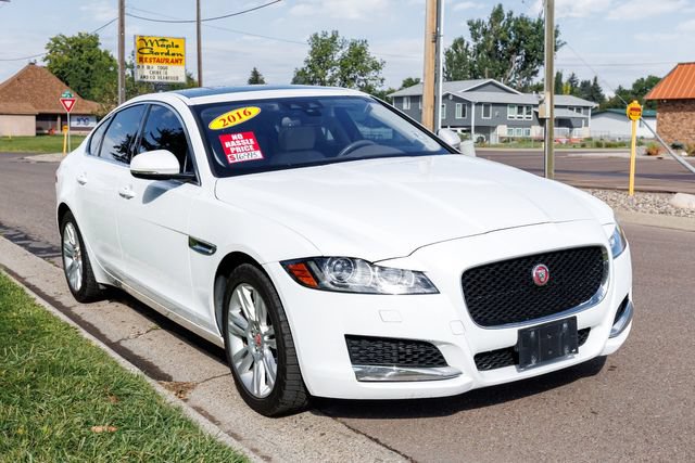 Used 2017 Jaguar XF Premium AWD/4WD image 3