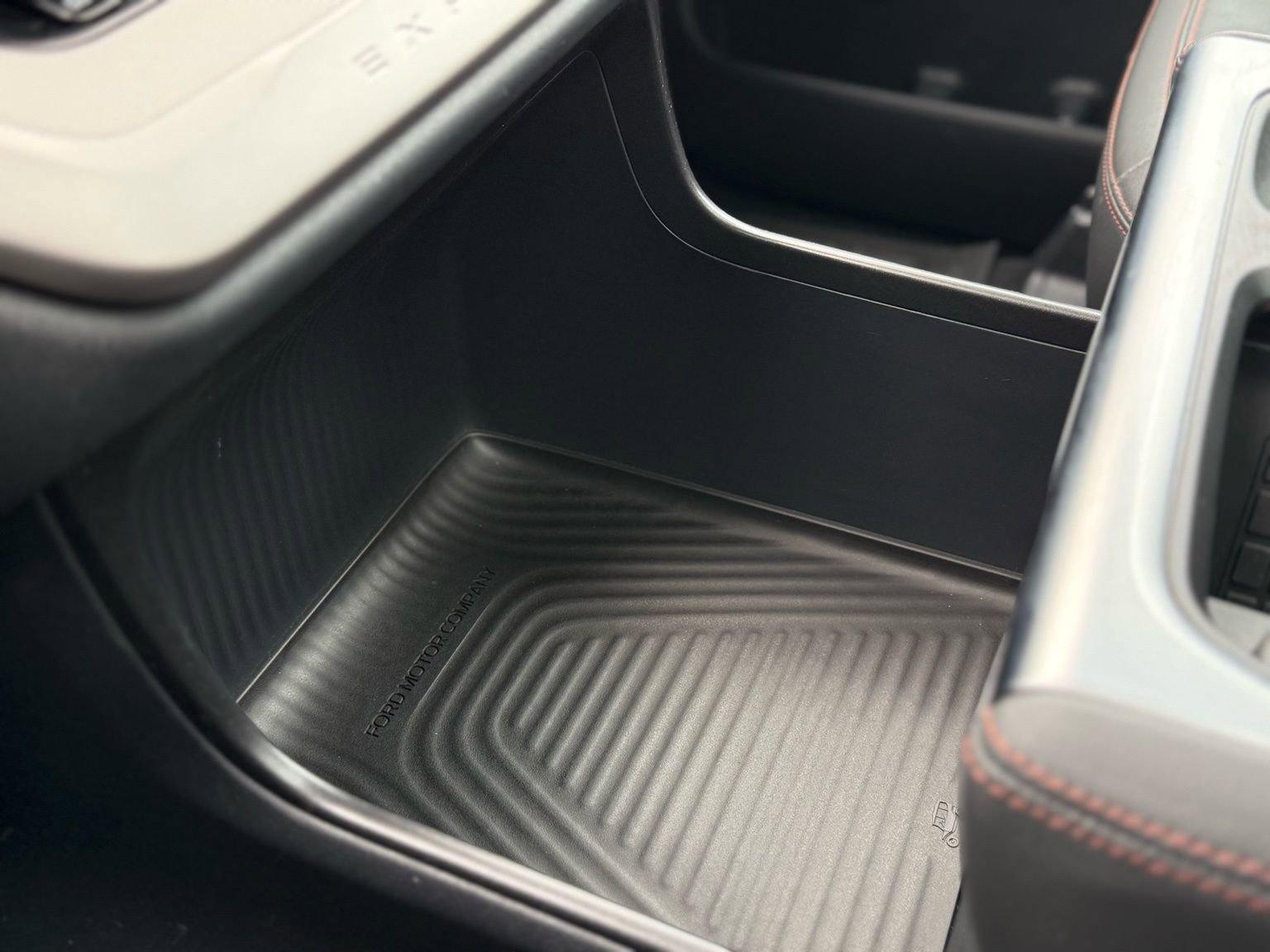 Used 2025 Ford Expedition Active image 27