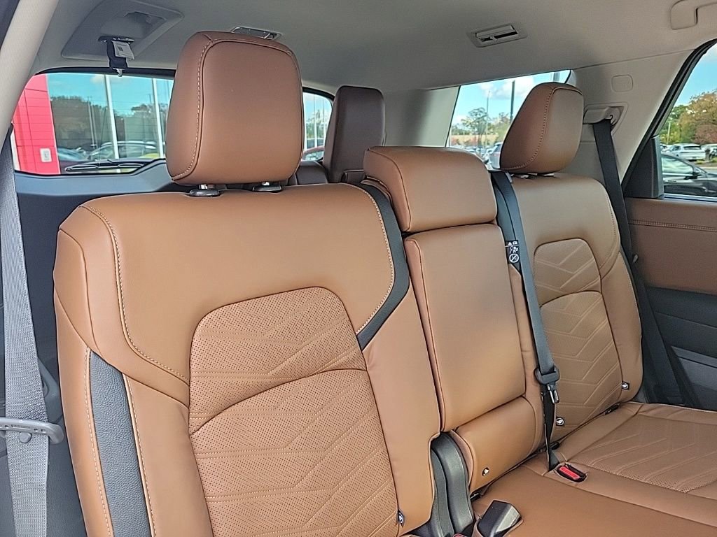 Used 2023 Nissan Pathfinder Platinum w/ Cargo Package image 15