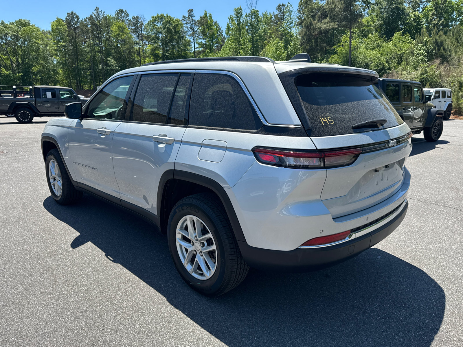 Used 2025 Jeep Grand Cherokee Laredo X RWD image 7