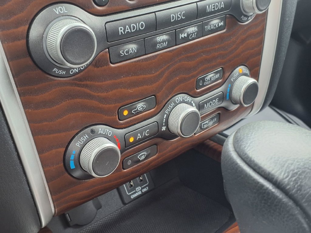 Used 2018 Nissan Pathfinder Platinum w/ Cargo Package FWD image 21
