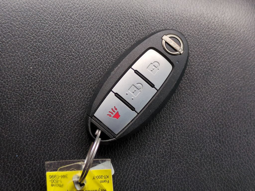 Certified 2025 Nissan Frontier SV RWD image 23