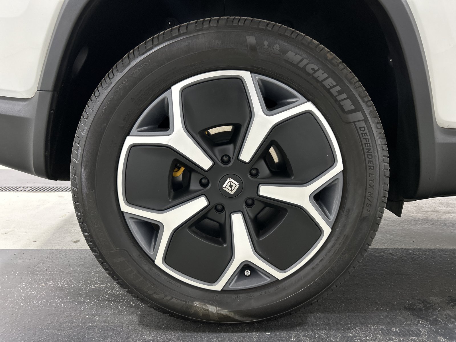 Used 2023 Rivian R1S Adventure AWD/4WD image 12