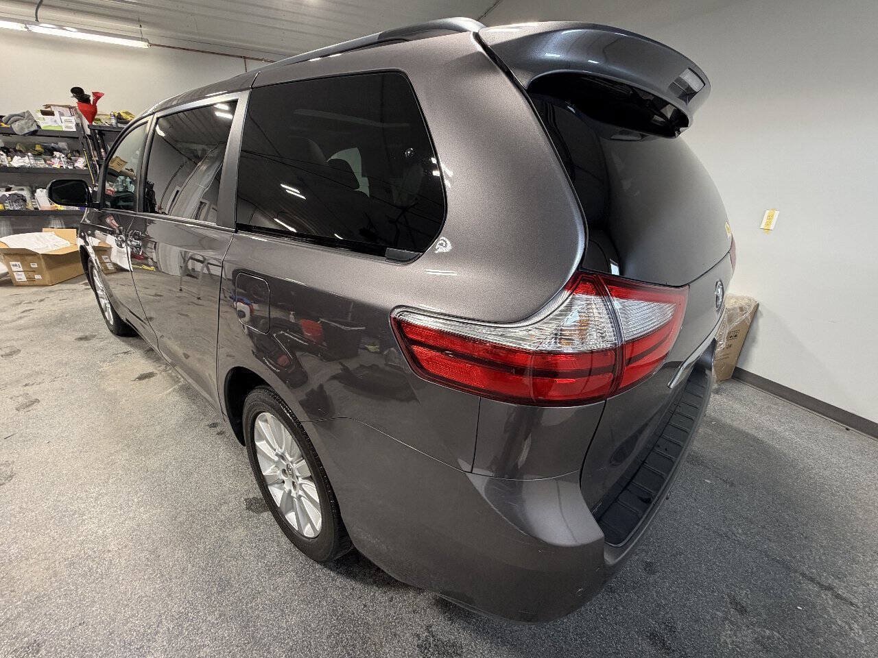 Used 2016 Toyota Sienna Limited Premium AWD/4WD image 5