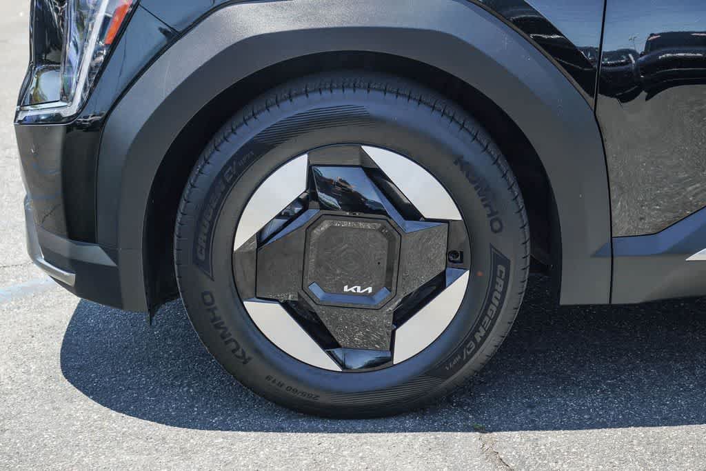 Certified 2024 Kia EV9 Light Long Range RWD image 10
