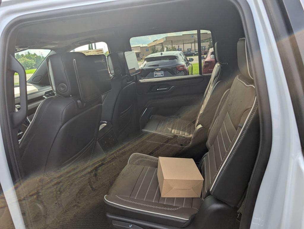 New 2026 GMC Yukon XL Denali Ultimate AWD/4WD image 11