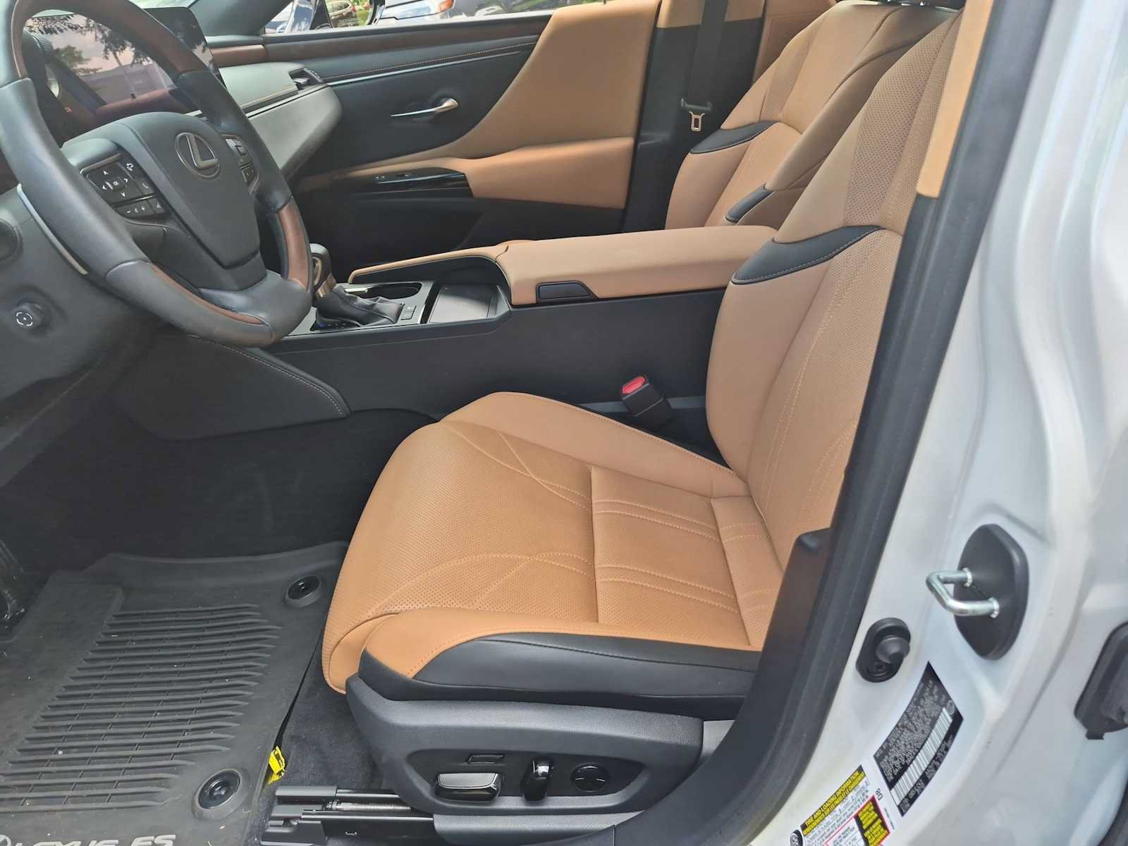 Used 2024 Lexus ES 300h w/ Technology Package FWD image 16