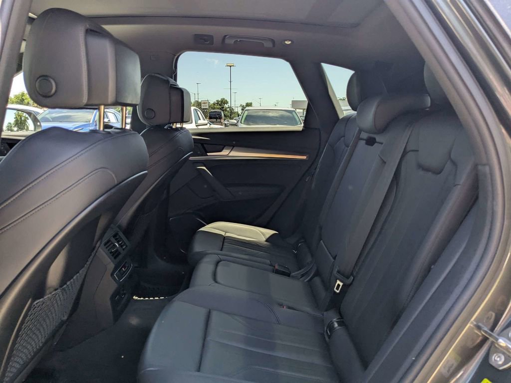 Used 2020 Audi Q5 2.0T Titanium Premium Plus AWD/4WD image 14