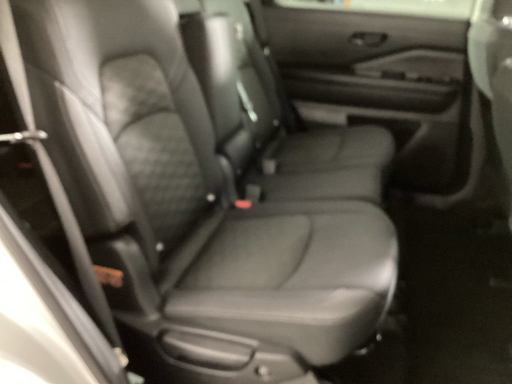 Used 2024 Nissan Pathfinder SV FWD image 20