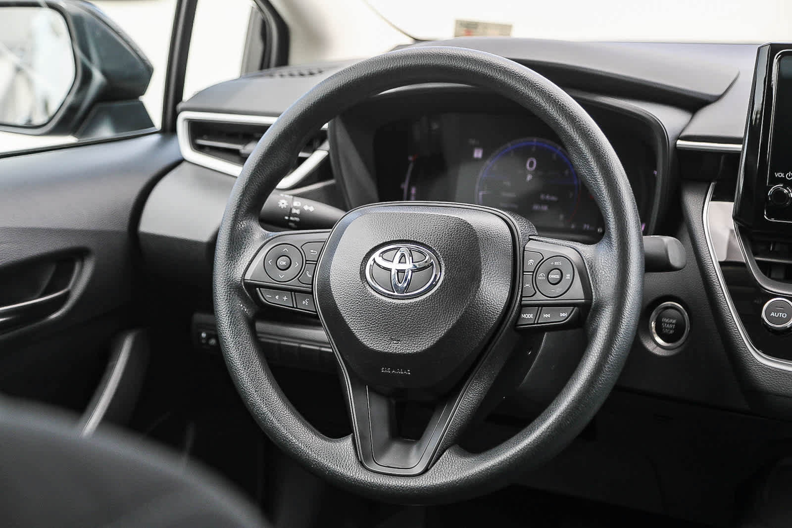 Used 2026 Toyota Corolla LE w/ LE Premium Package FWD image 15