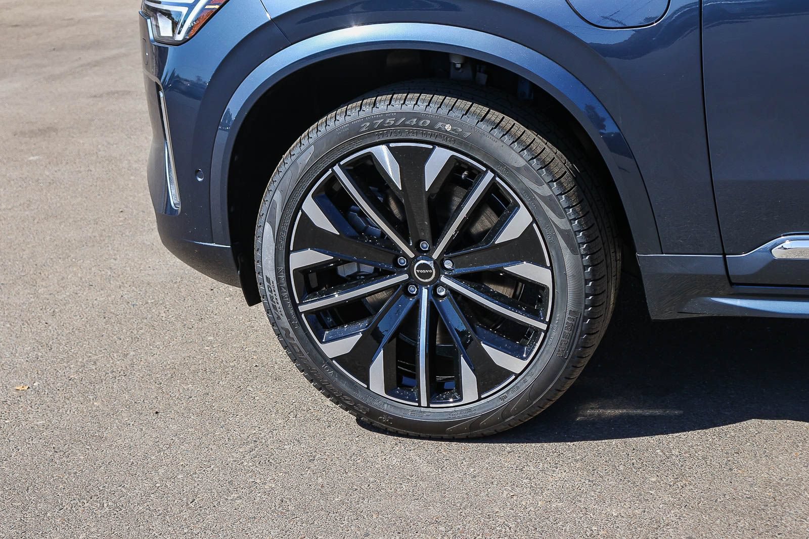 New 2026 Volvo XC90 T8 Plus w/ Protection Package Premier AWD/4WD image 8