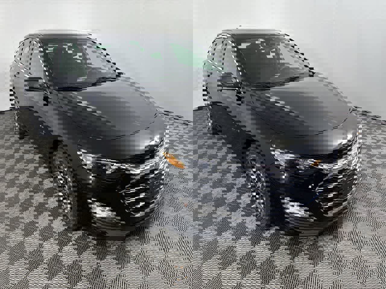 Used 2024 Chevrolet Malibu LT image 2