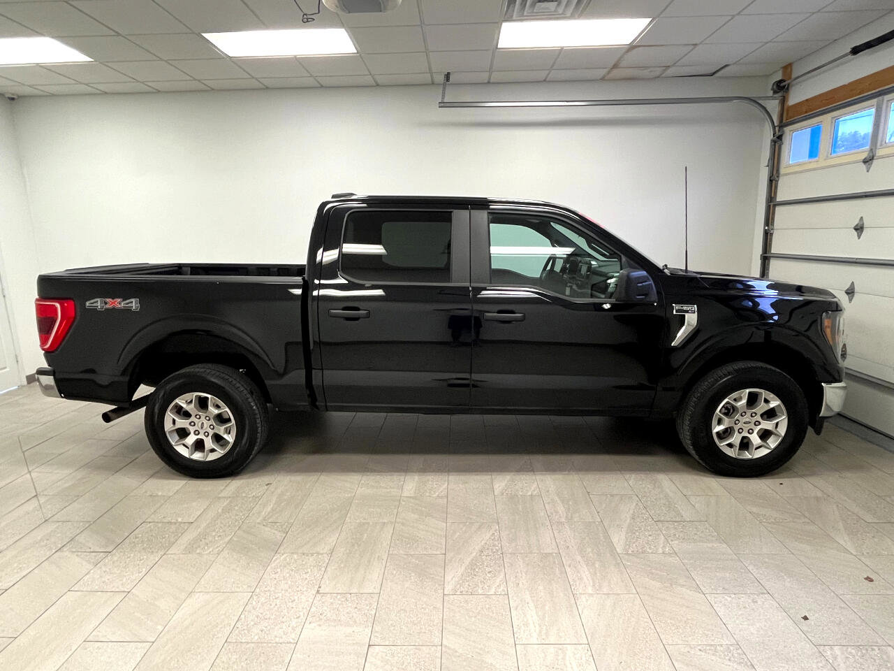 Used 2023 Ford F150 XLT image 2