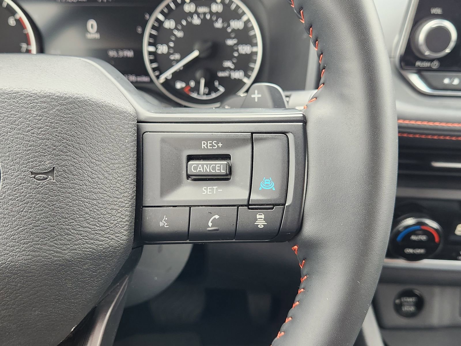 Used 2025 Nissan Rogue SV image 33