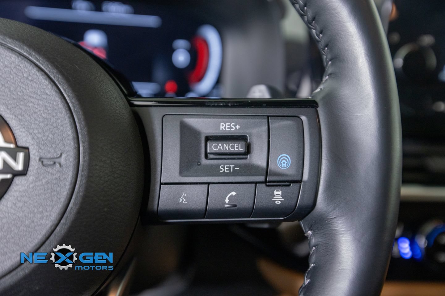 Used 2022 Nissan Pathfinder Platinum AWD/4WD image 15