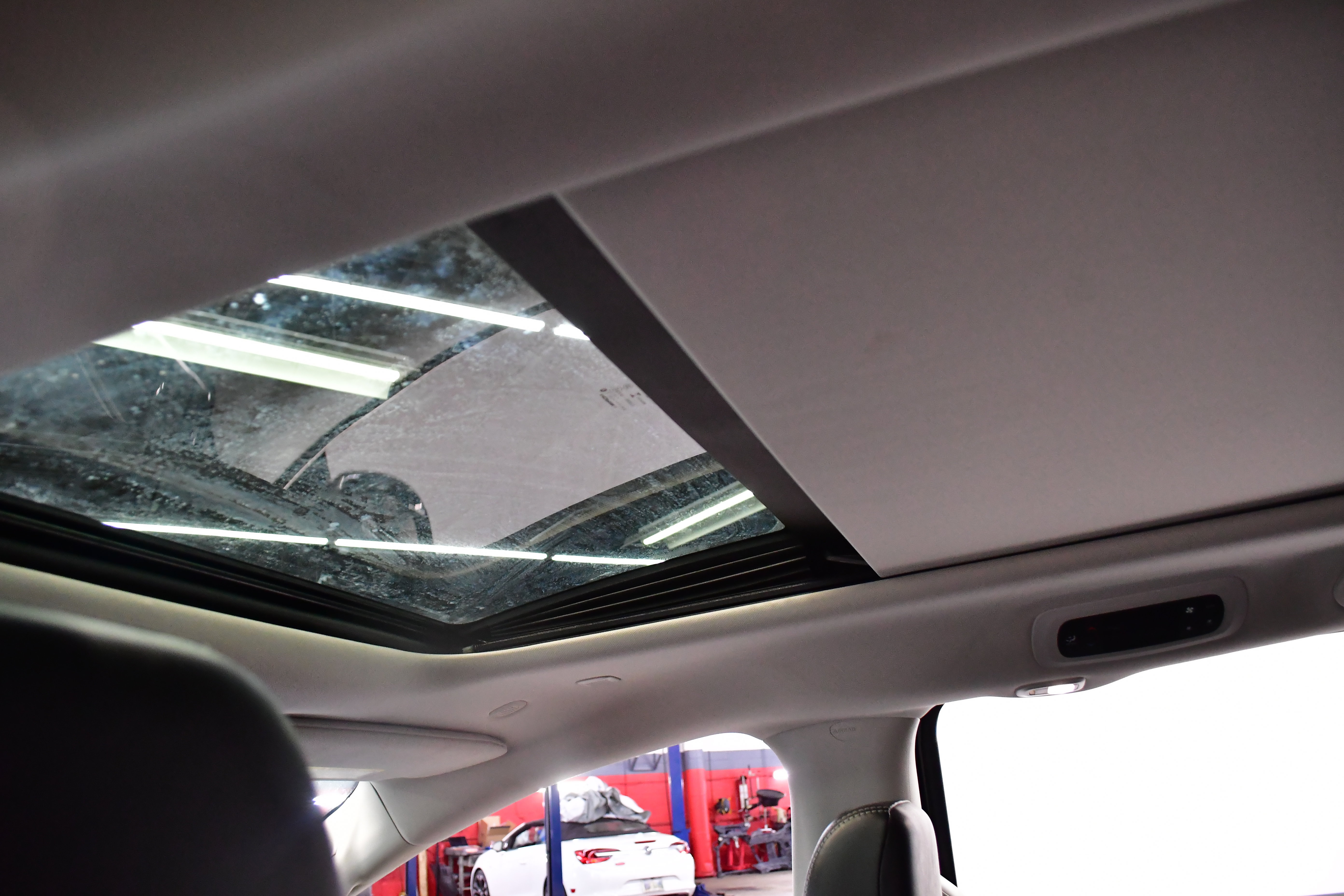 Used 2023 Chrysler Pacifica Limited FWD image 15