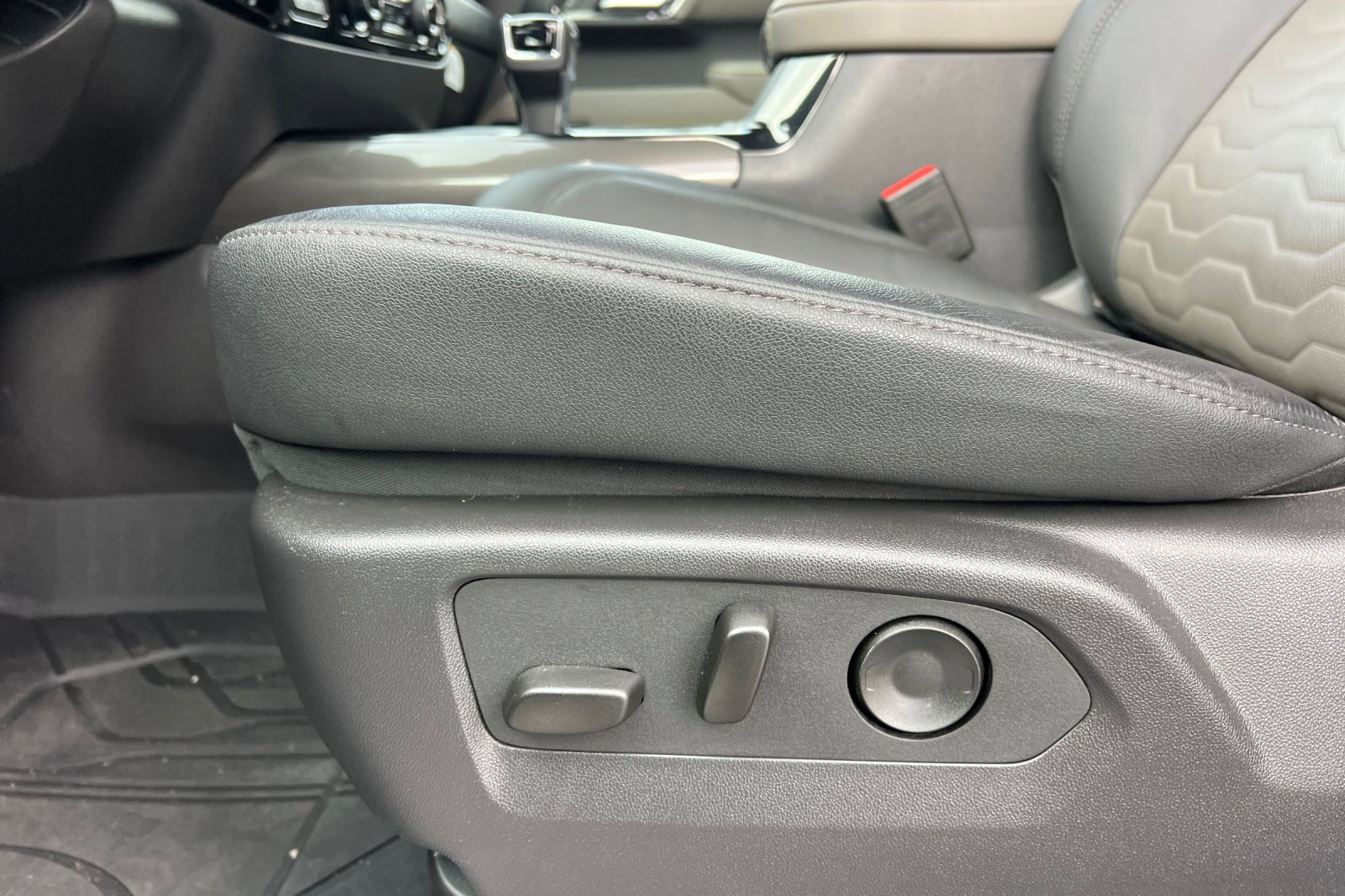 Certified 2025 Chevrolet Silverado 1500 ZR2 w/ Technology Package image 13