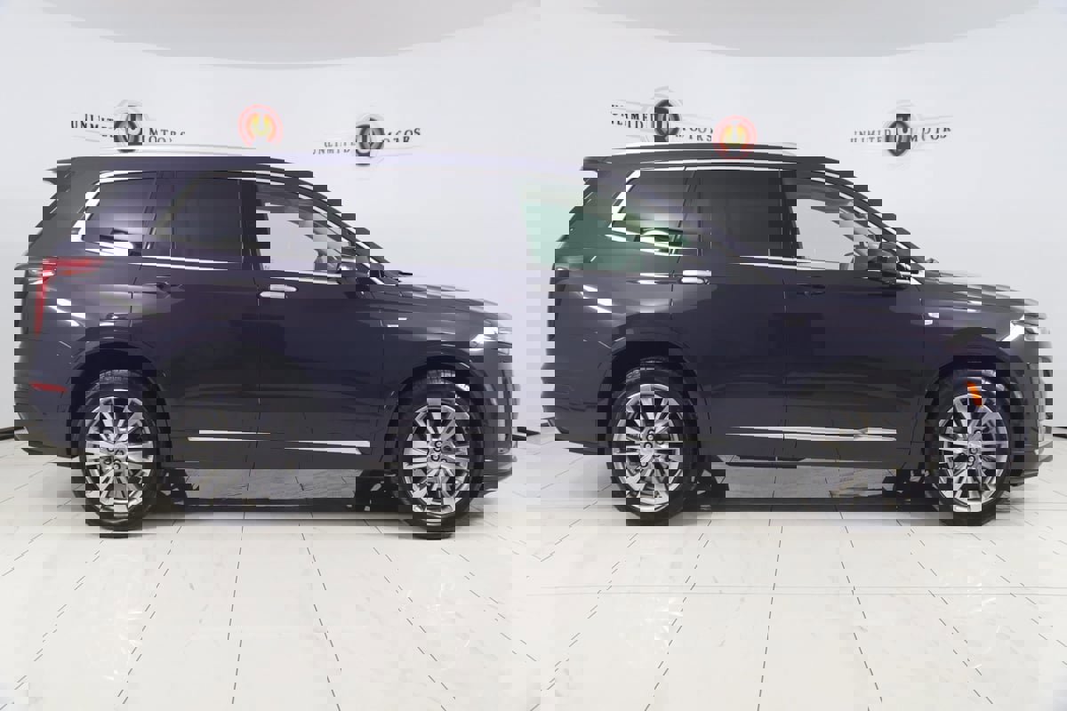 Used 2024 Cadillac XT6 Premium Luxury w/ Technology Package image 2