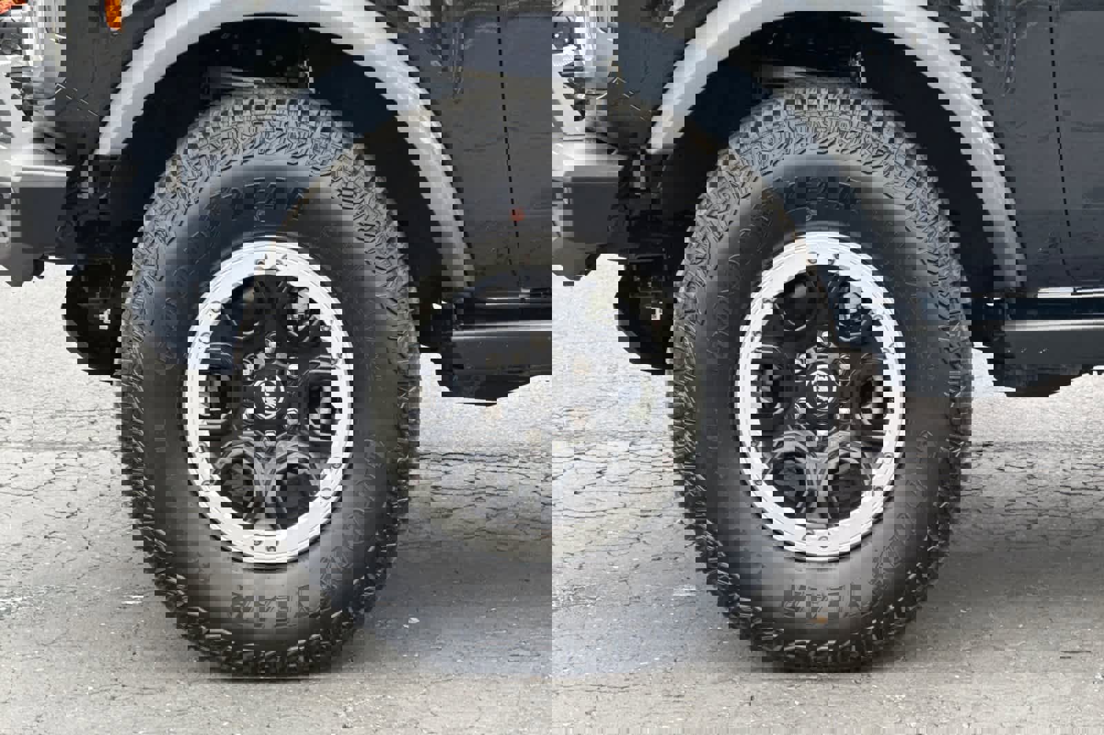 Used 2023 Ford Bronco Badlands image 32