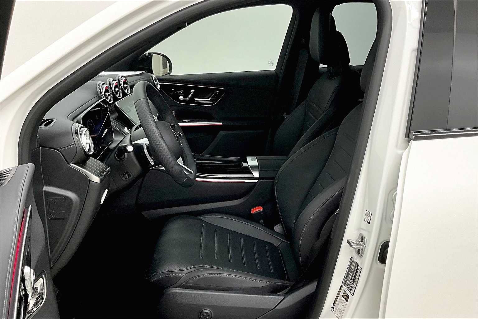 New 2025 Mercedes-Benz GLC 300 4MATIC image 9