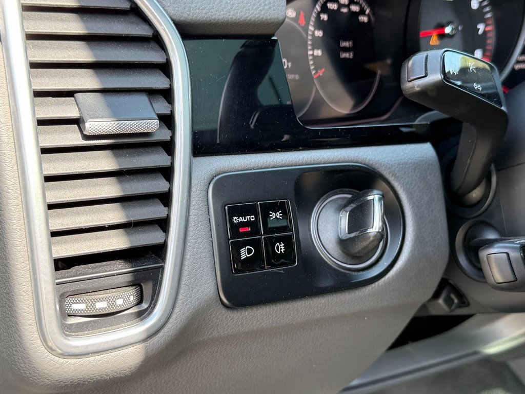 Used 2020 Porsche Cayenne image 25