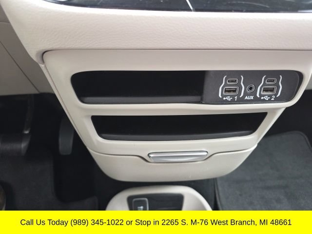 Used 2023 Chrysler Pacifica Touring-L FWD image 26