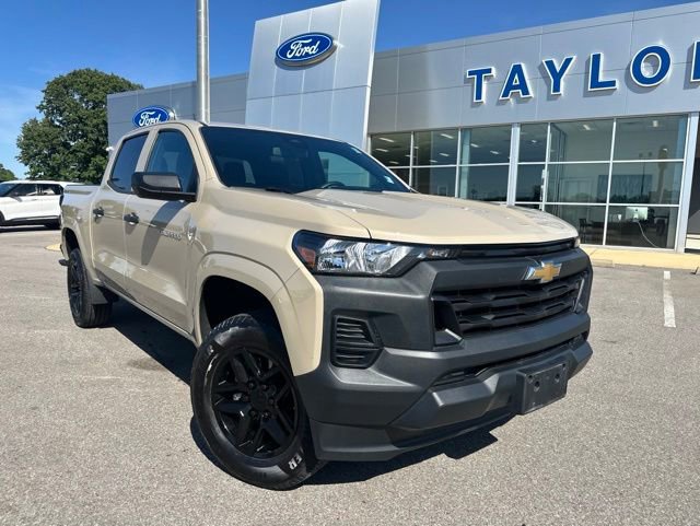 Used 2023 Chevrolet Colorado W/T RWD image 2