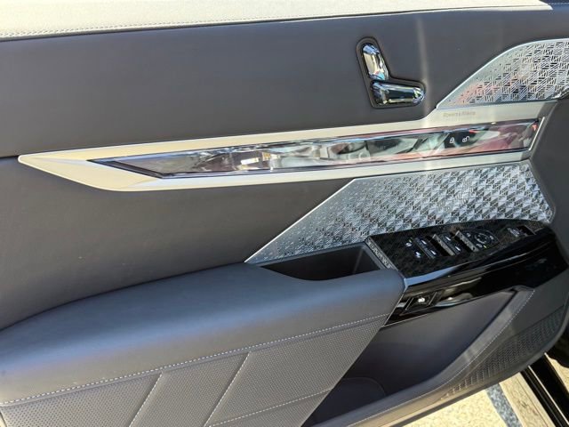 Used 2025 BMW i7 xDrive60 w/ Executive Package image 18