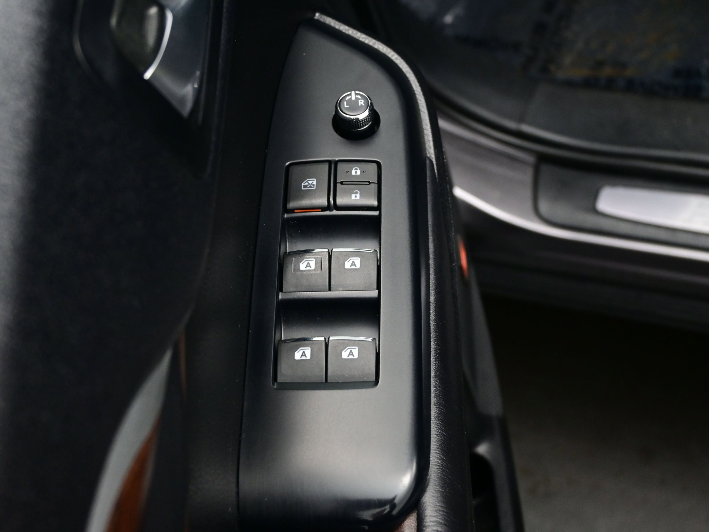 Used 2015 Toyota Highlander Limited image 9
