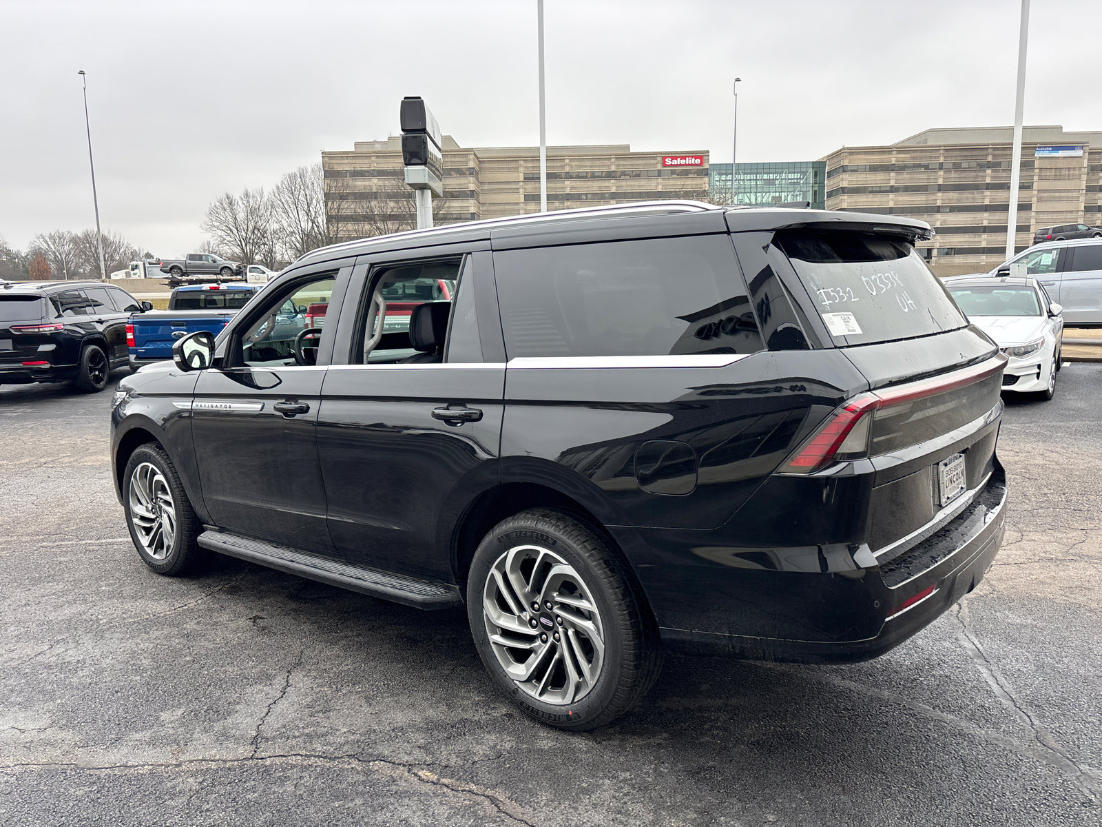 New 2026 Lincoln Navigator Premiere image 5