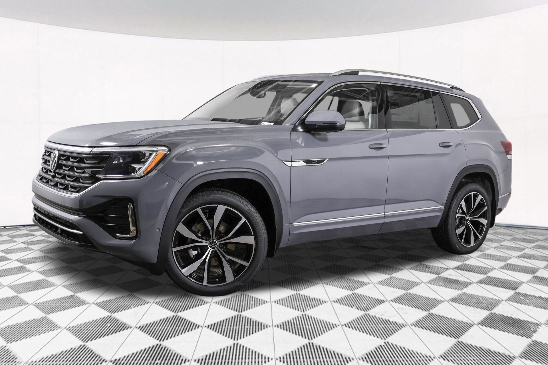 New 2026 Volkswagen Atlas SEL Premium R-Line image 2